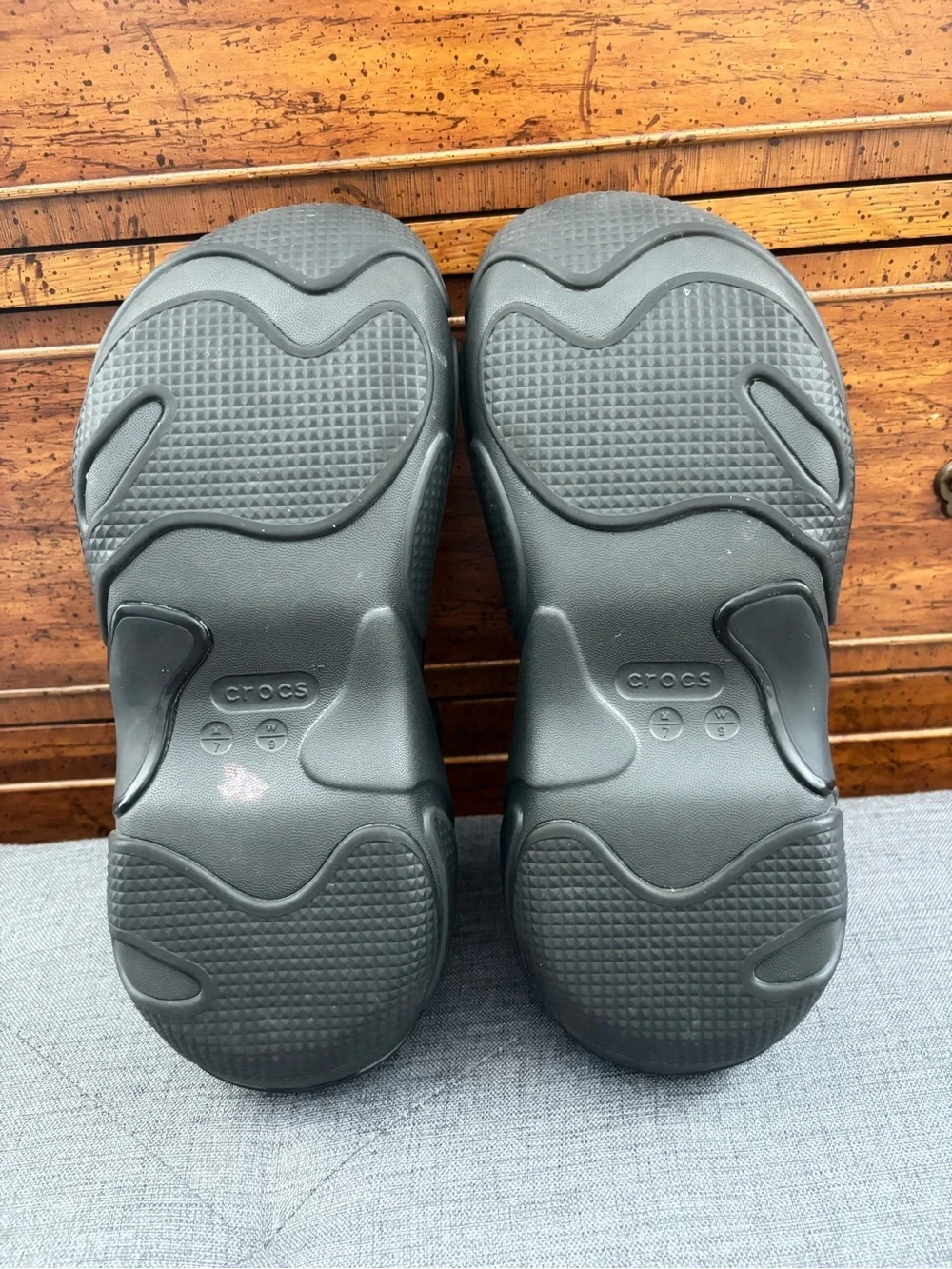 CROCS BUBBLE CRUSH CLOG in TRIPLE BLACK, size M7/W9